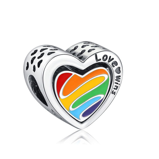 Charm Corazón Love Wins